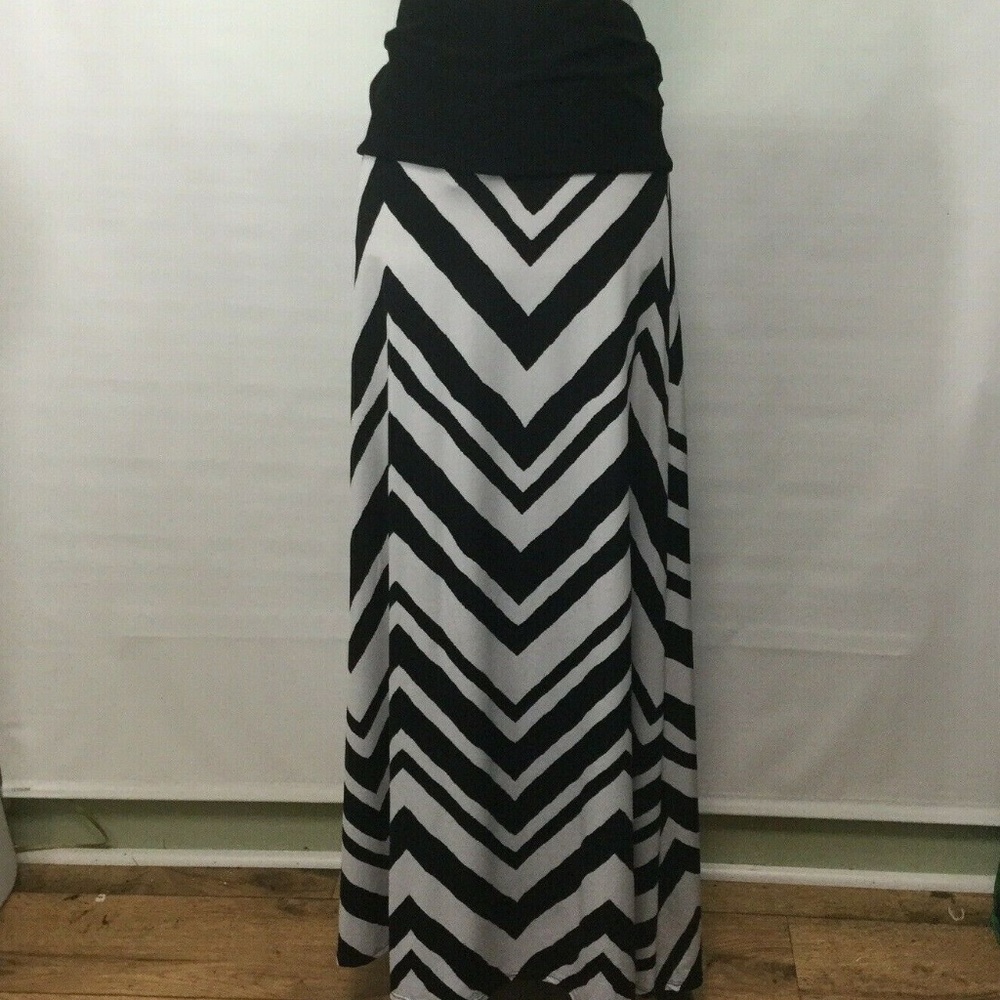 MSK Ladies Skirt Black and White Large